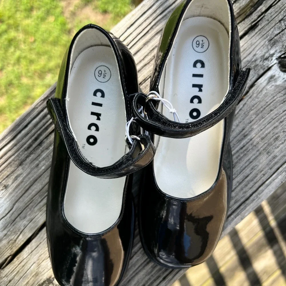Circo Mary Jane Shoes Lyndsay 9.5 Black Patent Dressy Preppy kids